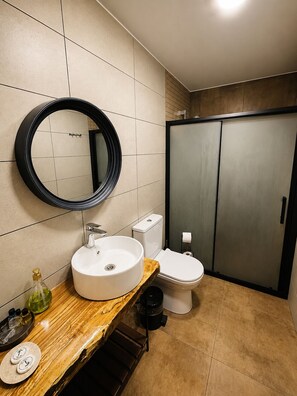 Luxury Bungalow, River View | Bathroom