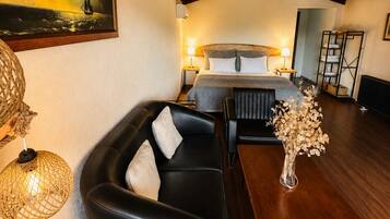 Luxury Bungalow, River View | Living area