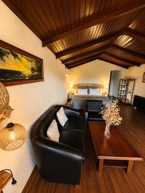 Luxury Bungalow, River View | Living area