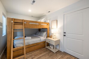 A bunk bed room with a bedside table and a lamp. - Family SLC Stay | Near Airport + Ski Access (Salt Lake City)