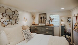 2 bedrooms, iron/ironing board, WiFi, bed sheets - Peaceful 2-bedroom Tiny House with private parking lot in charming Lakeland (Lakeland)
