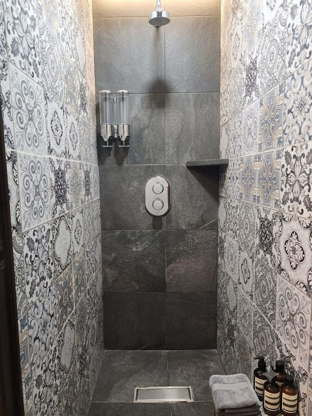Basic Shared Dormitory | Bathroom | Towels