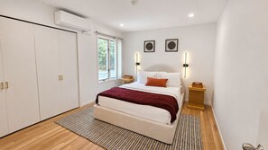 4 bedrooms, iron/ironing board, WiFi (free), bed sheets - Peconic Bay Escape ~ Pool, Hot Tub and 4BD ~ 1 Acre Home (Sag Harbor)