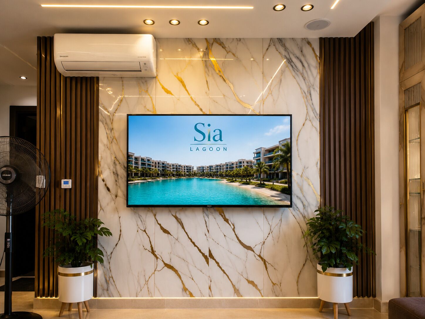 Un hall d’hôtel doté d’un grand écran de télévision diffusant des images de «Sia Lagoon» et d’un mur de marbre parcouru de veines dorées.
