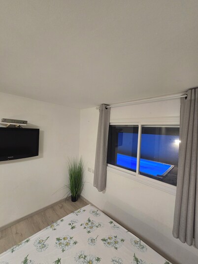 Queen 1 - Tranquil 1-bedroom hotel suites in Kiryat Ata