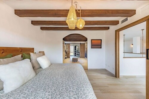 Villa Among the Vineyards - in the Heart of the Penedès - 12 people