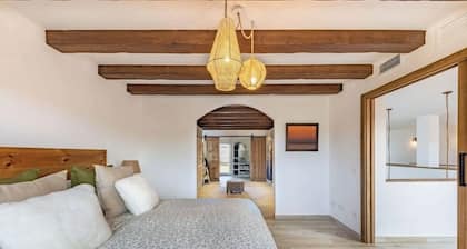 Villa Among the Vineyards - in the Heart of the Penedès - 12 people