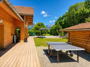 Outdoor dining - Beautiful villa with a pool and unobstructed views - St. Jorioz (Saint-Jorioz)