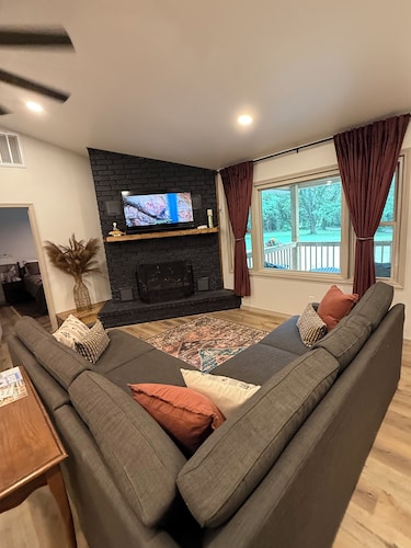 “Creekside” 4 bedroom, 2 bath home on Labette creek in Parsons, Ks.