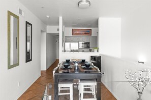 Unclassified image, 3 of 40, button - Luxury Tempe Escape | Near Town Lake & Mill Ave (Tempe)