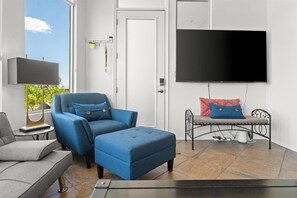 Unclassified image, 2 of 40, button - Luxury Tempe Escape | Near Town Lake & Mill Ave (Tempe)