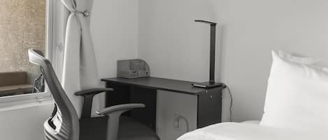 2 bedrooms, desk, WiFi, bed sheets