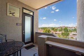 Unclassified image, 4 of 40, button - Luxury Tempe Escape | Near Town Lake & Mill Ave (Tempe)