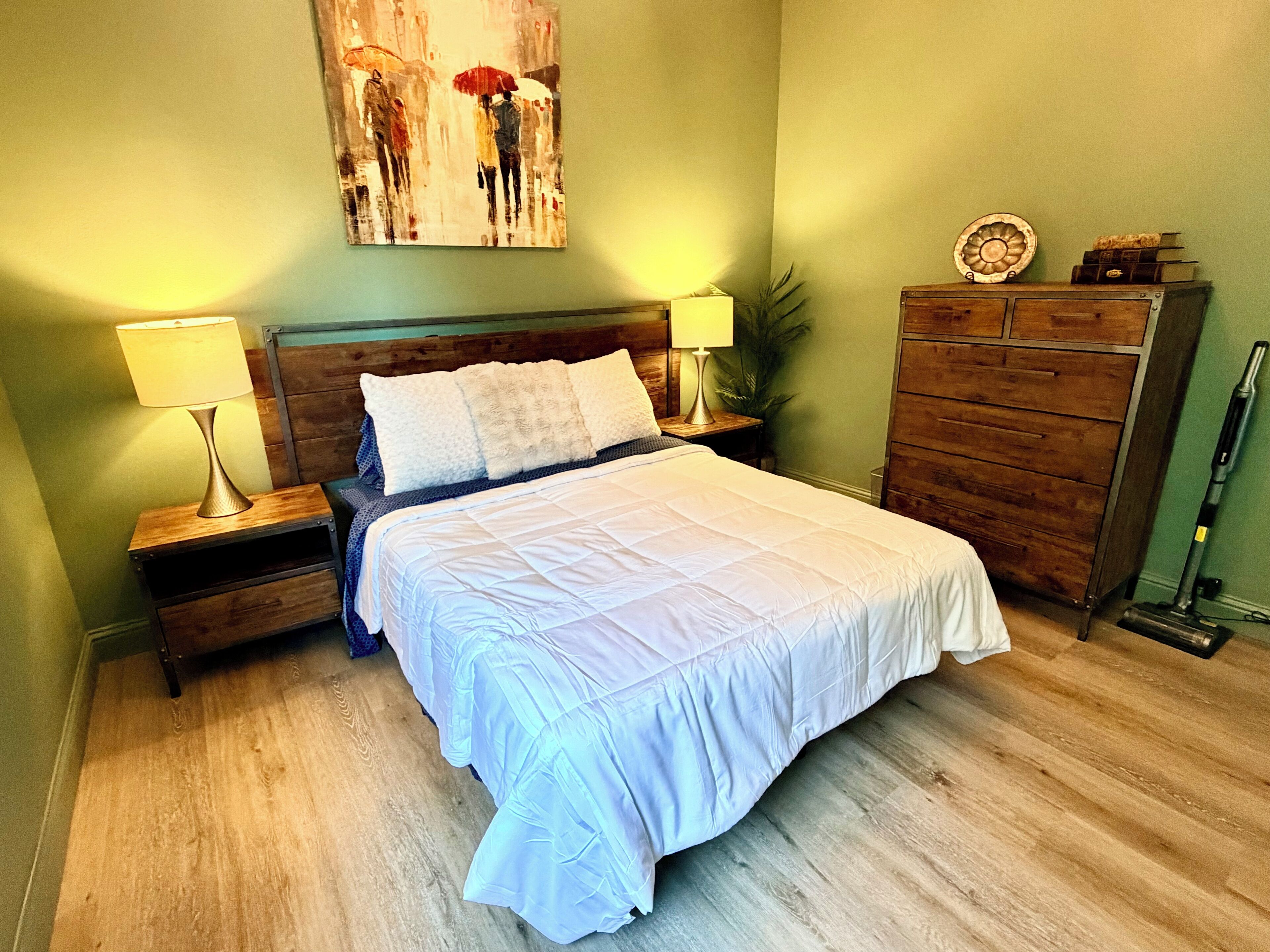 Tabla de planchar con plancha, Internet, ropa de cama