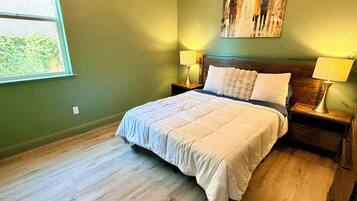 Iron/ironing board, internet, bed sheets