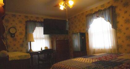 Spacious 3-bedroom house, close to downtown Dayton, UD, AFB, & Hospitals