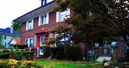 Spacious 3-bedroom house in peaceful Dayton with AC, close to downtown Dayton