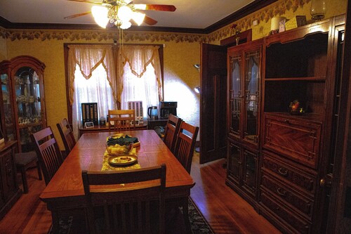 Spacious 3-bedroom house, close to downtown Dayton, UD, AFB, & Hospitals