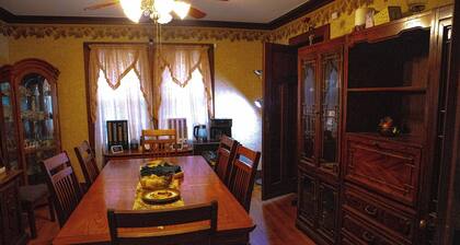 Spacious 3-bedroom house, close to downtown Dayton, UD, AFB, & Hospitals