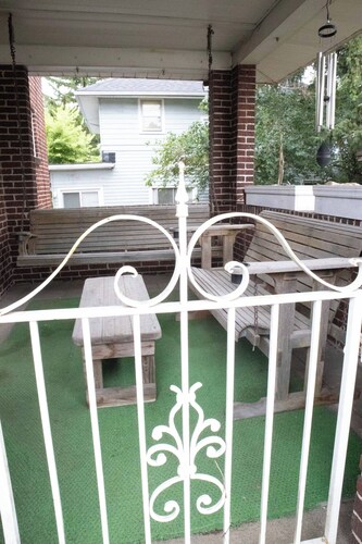 Spacious 4-bedroom house, close to downtown Dayton, UD, AFB, & Hospitals