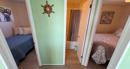 The Swallow's Nest: cozy cottage, steps to the beach, kite surfing & bike trails