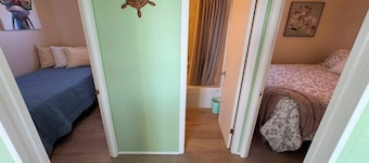 The Swallow's Nest: cozy cottage, steps to the beach, kite surfing & bike trails
