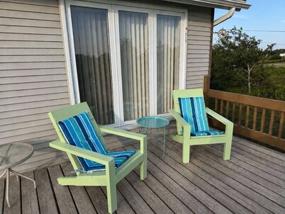 The Swallow's Nest: cozy cottage, steps to the beach, kite surfing & bike trails