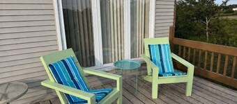 The Swallow's Nest: cozy cottage, steps to the beach, kite surfing & bike trails