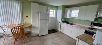 The Swallow's Nest: cozy cottage, steps to the beach, kite surfing & bike trails