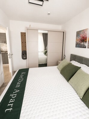 Iron/ironing board, WiFi, bed sheets