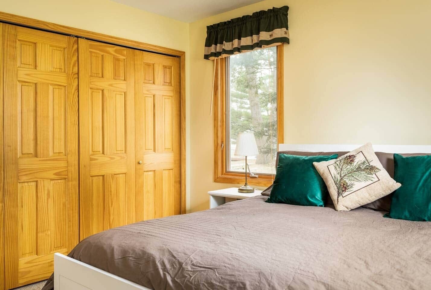 5 bedrooms, desk, iron/ironing board, free WiFi