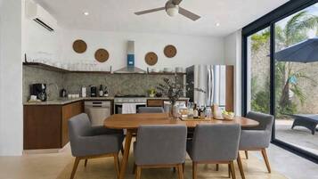 Coffee/tea maker, fridge, oven, stovetop