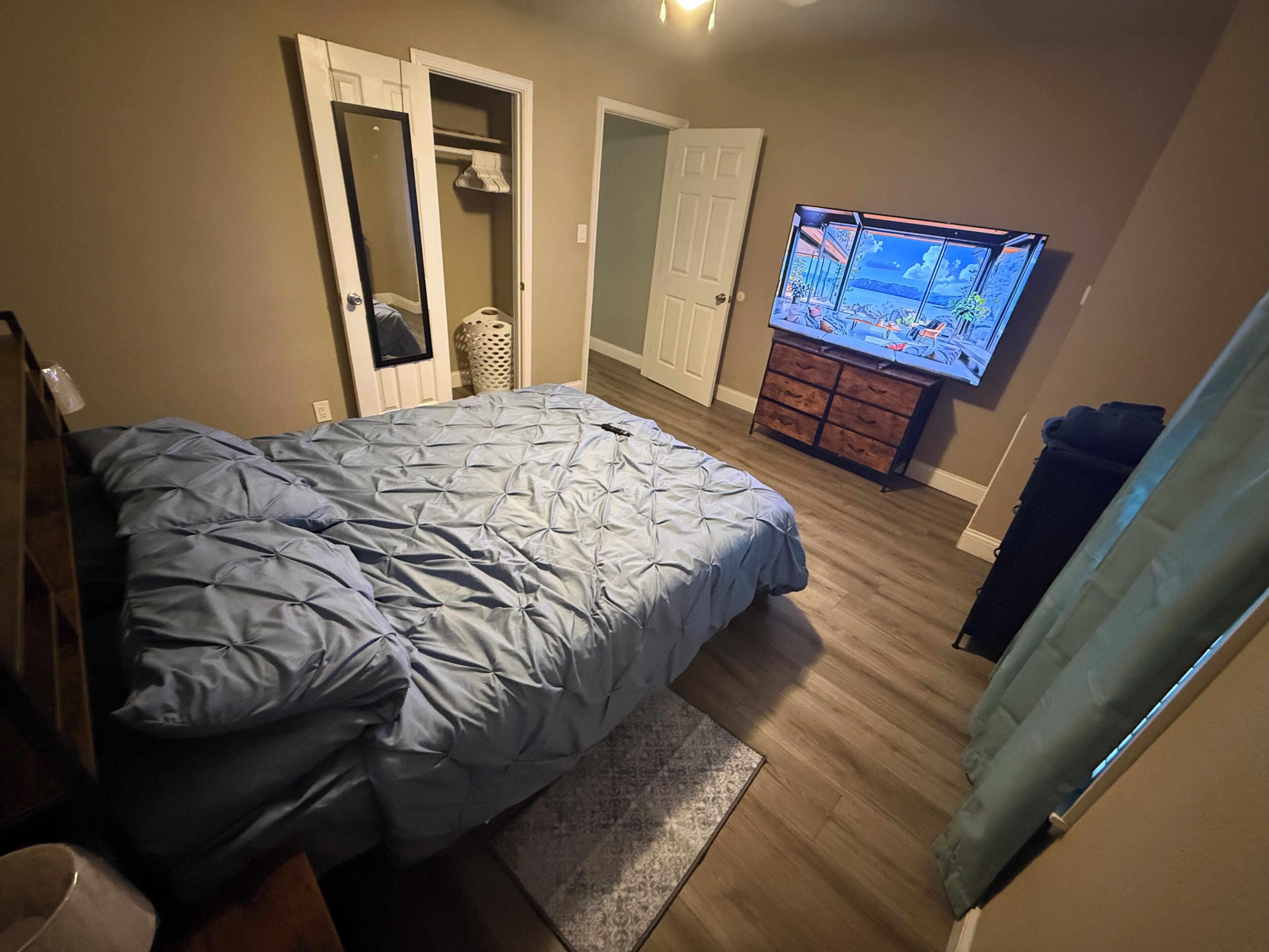 2 bedrooms, iron/ironing board, WiFi, bed sheets