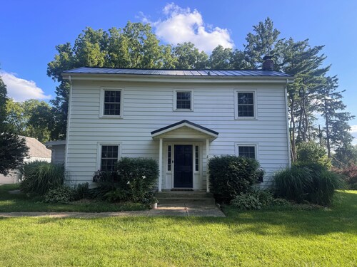 Michigan Farmhouse & Wildflower Fields Retreat, Rent from Notre Dame faculty