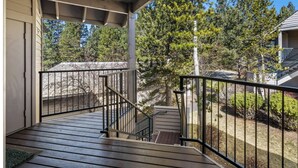 Interior - River Ridge 420B -Westside Studio, Pool & Hot Tub (Bend)