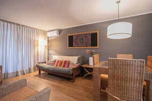 Apartment, Balkon, Stadtblick | Wohnbereich