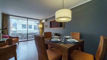 Apartment, Balkon, Stadtblick | Speisen