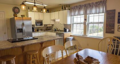 Belle Meade on the James on 106 acres farm with Pond and River access