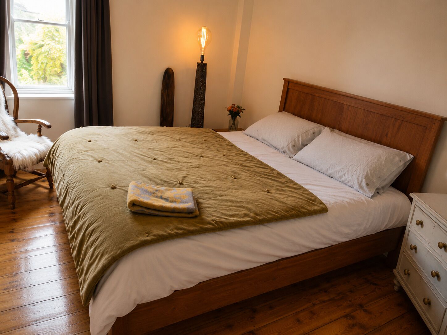 Iron/ironing board, WiFi, bed sheets