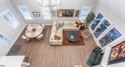 Lakefront Condo • Marina Access • 3BR Screened Porch