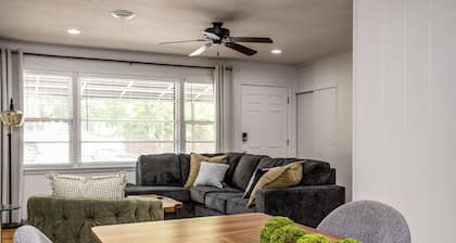 Newly renovated 3/2 in the middle of town