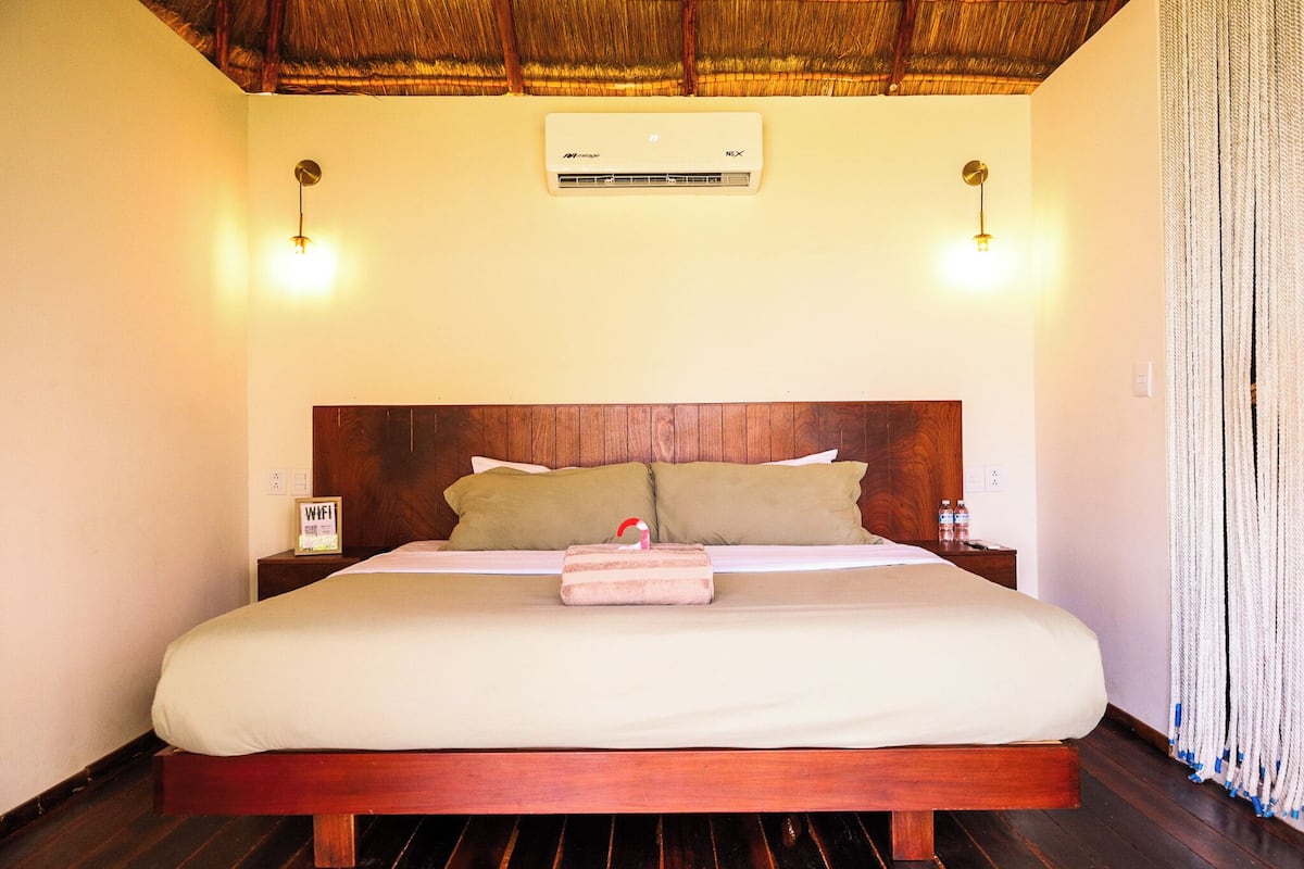Cortinas blackout, tabla de planchar con plancha y wifi gratis 