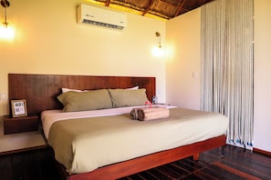 Cortinas blackout, tabla de planchar con plancha y wifi gratis 