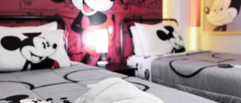 4 bedrooms, iron/ironing board, WiFi, bed sheets