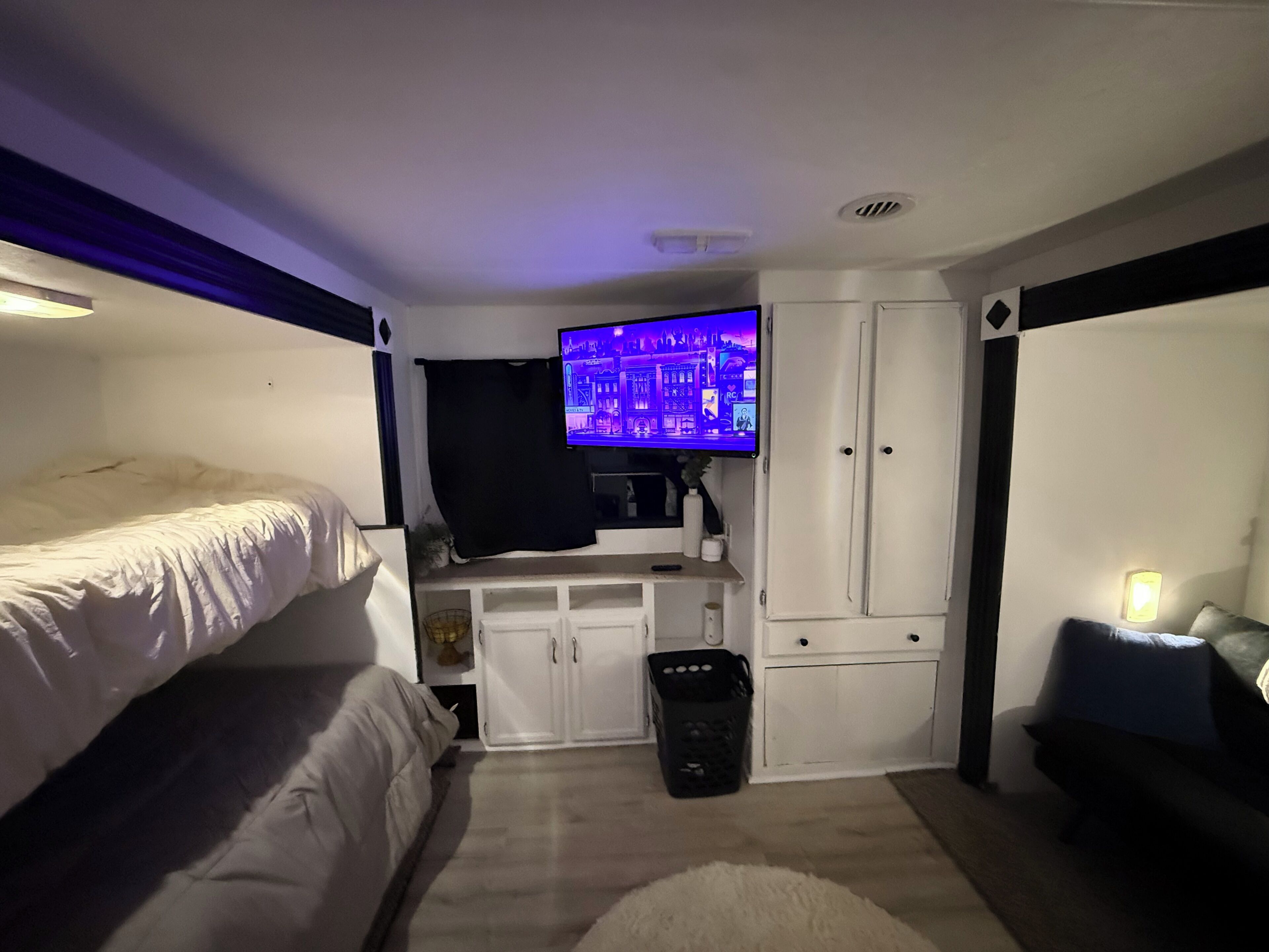2 bedrooms, WiFi (free), bed sheets