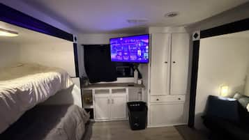 2 bedrooms, WiFi (free), bed sheets