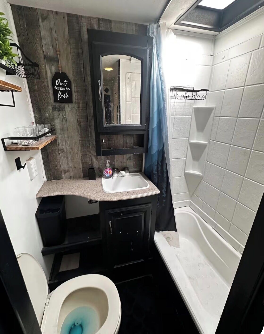 Towels, soap, shampoo, toilet paper