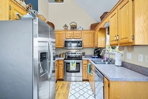 Private kitchen - Tranquility by the Creek (Hayesville)