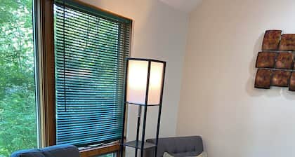 State College 1 bedroom apartment, 2 miles from Beaver Stadium.