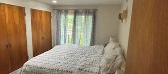 State College 1 bedroom apartment, 2 miles from Beaver Stadium.